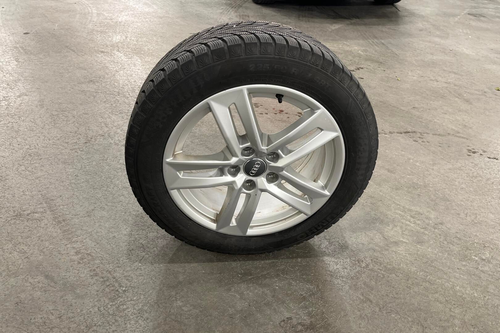Audi A4 iso kuva 17