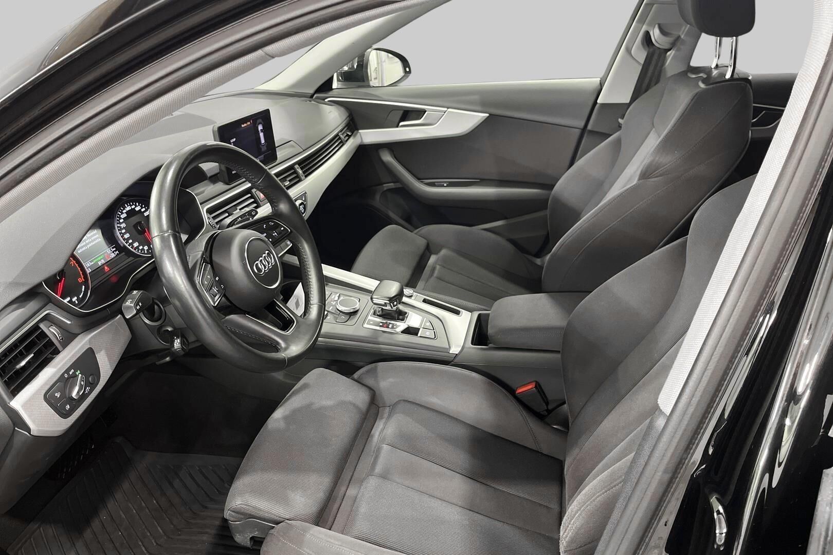 Audi A4 iso kuva 9