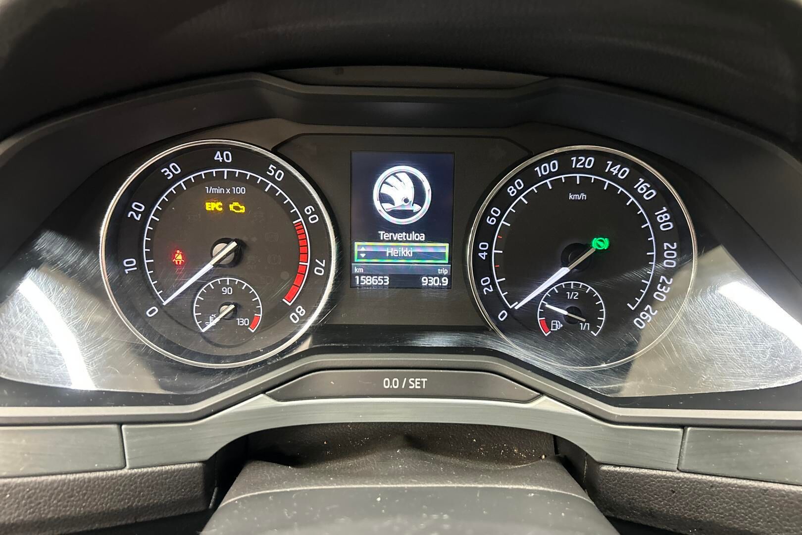 Skoda Superb iso kuva 14