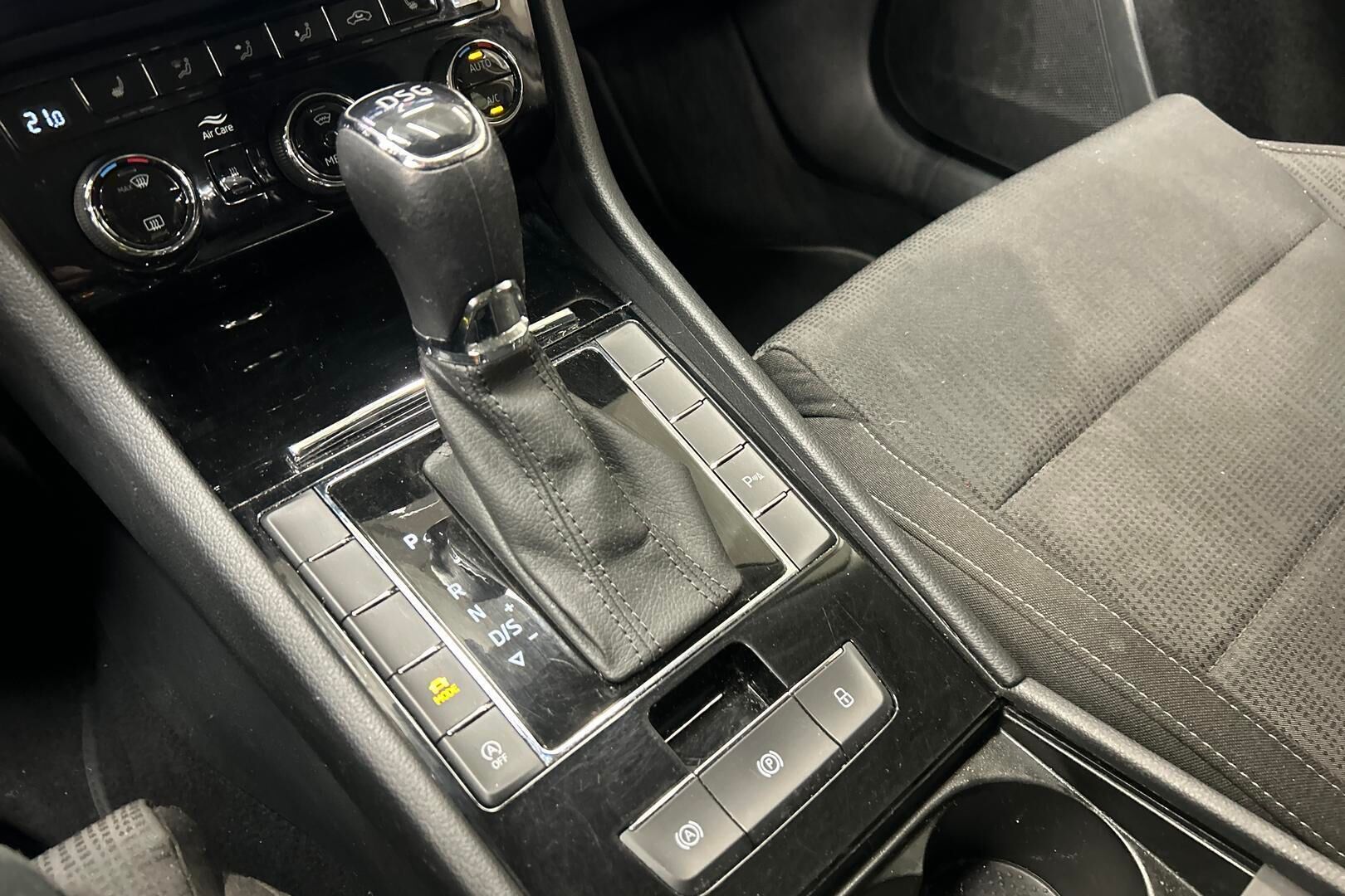 Skoda Superb iso kuva 15