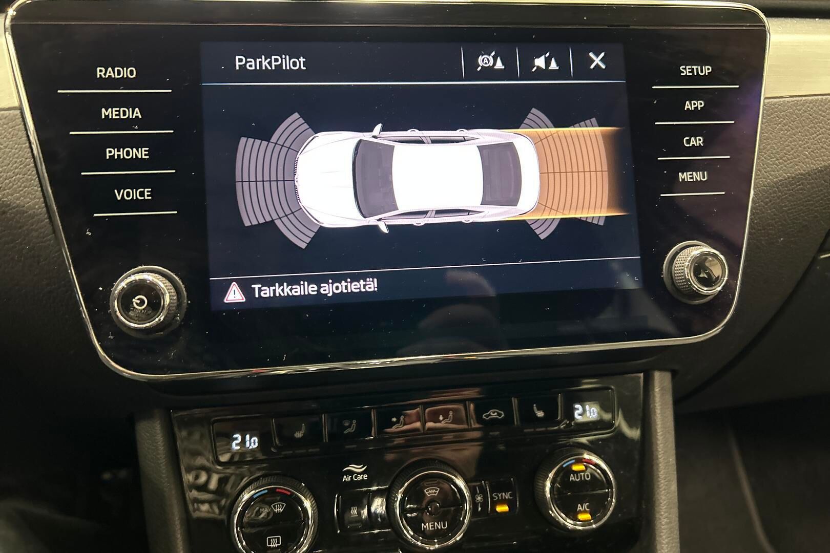 Skoda Superb iso kuva 19