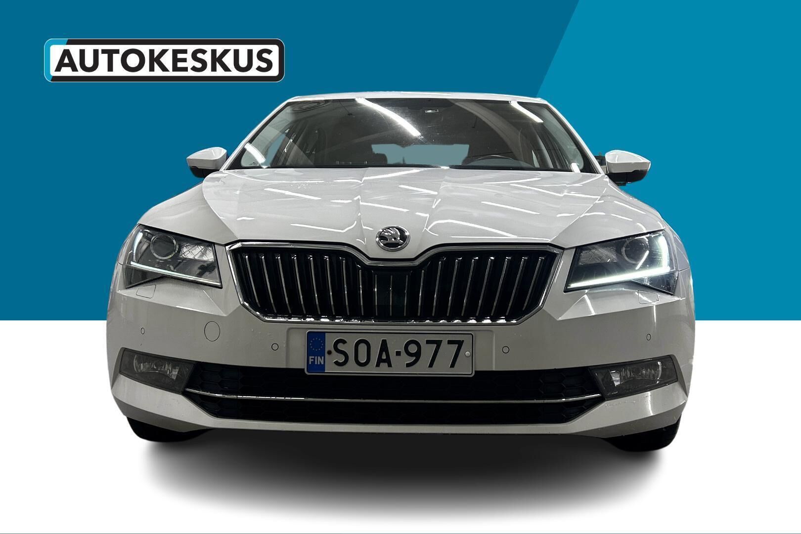 Skoda Superb iso kuva 2