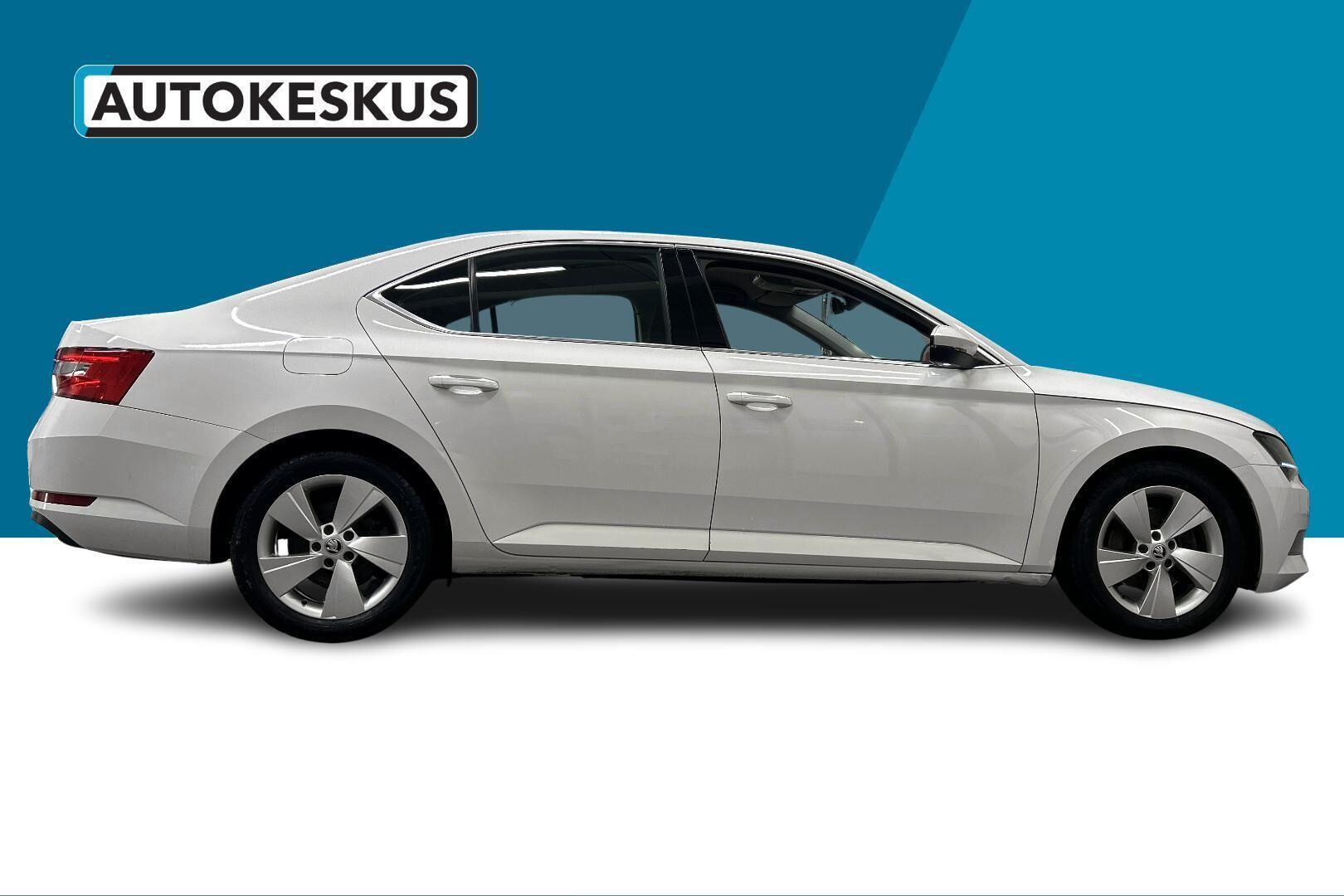 Skoda Superb iso kuva 4