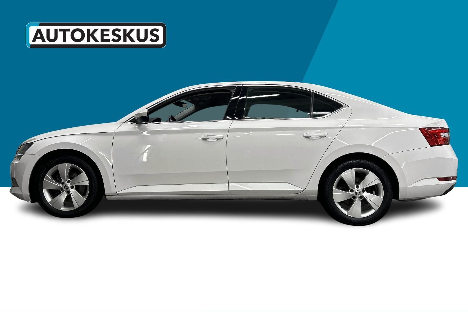 Skoda Superb iso kuva 8