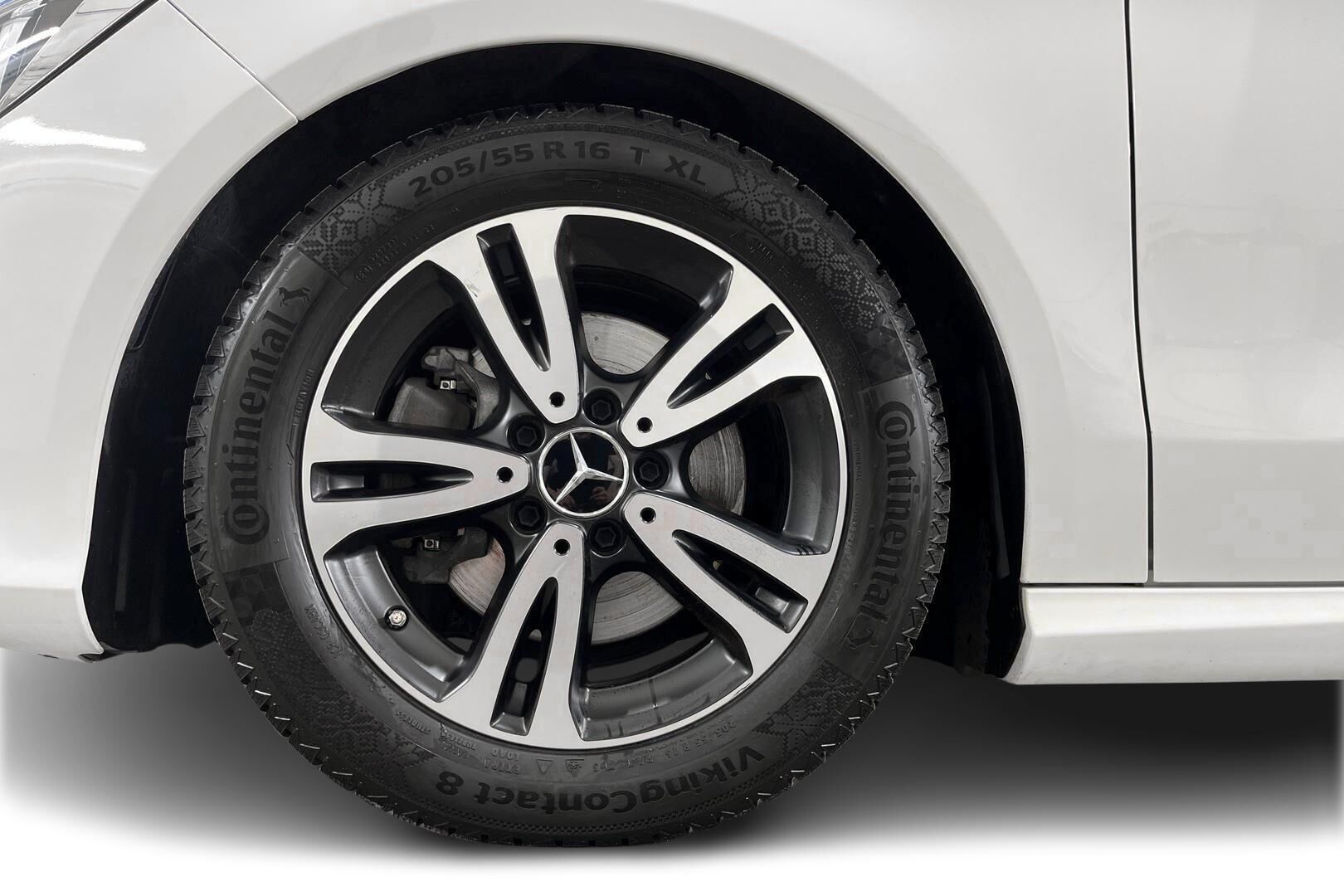 Mercedes-Benz CLA iso kuva 12