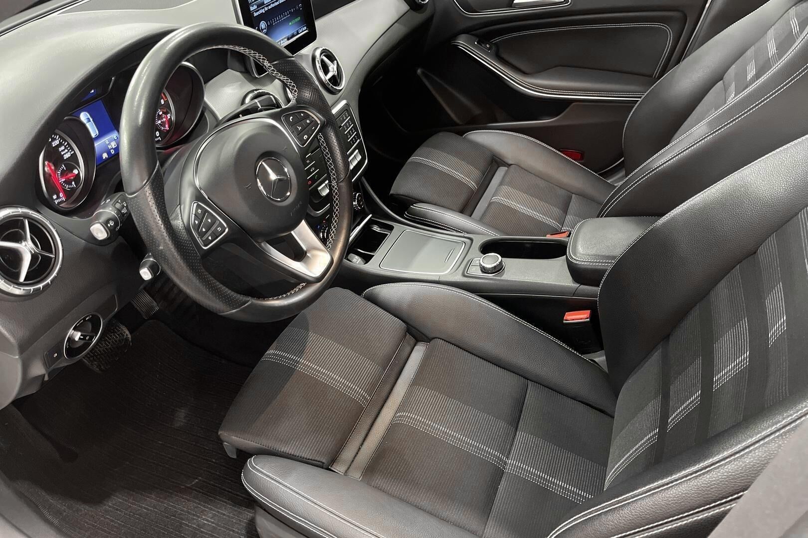 Mercedes-Benz CLA iso kuva 8