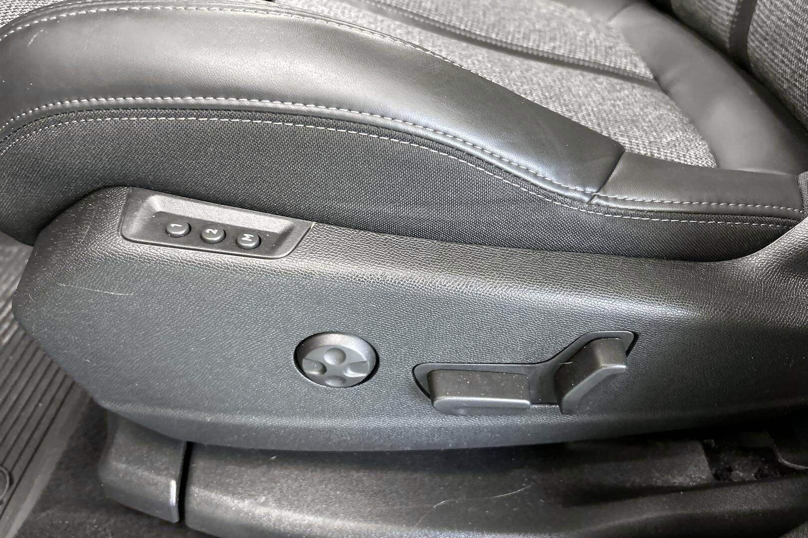 Peugeot 3008 iso kuva 14