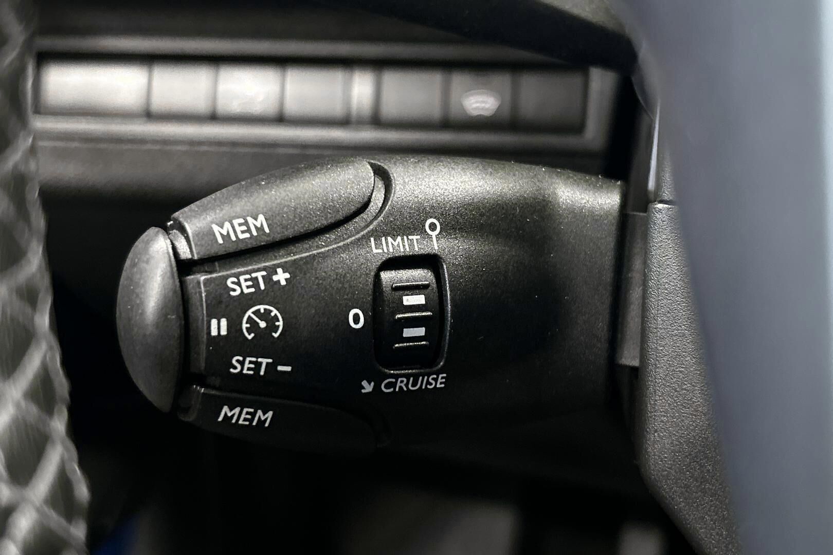 Peugeot 3008 iso kuva 20