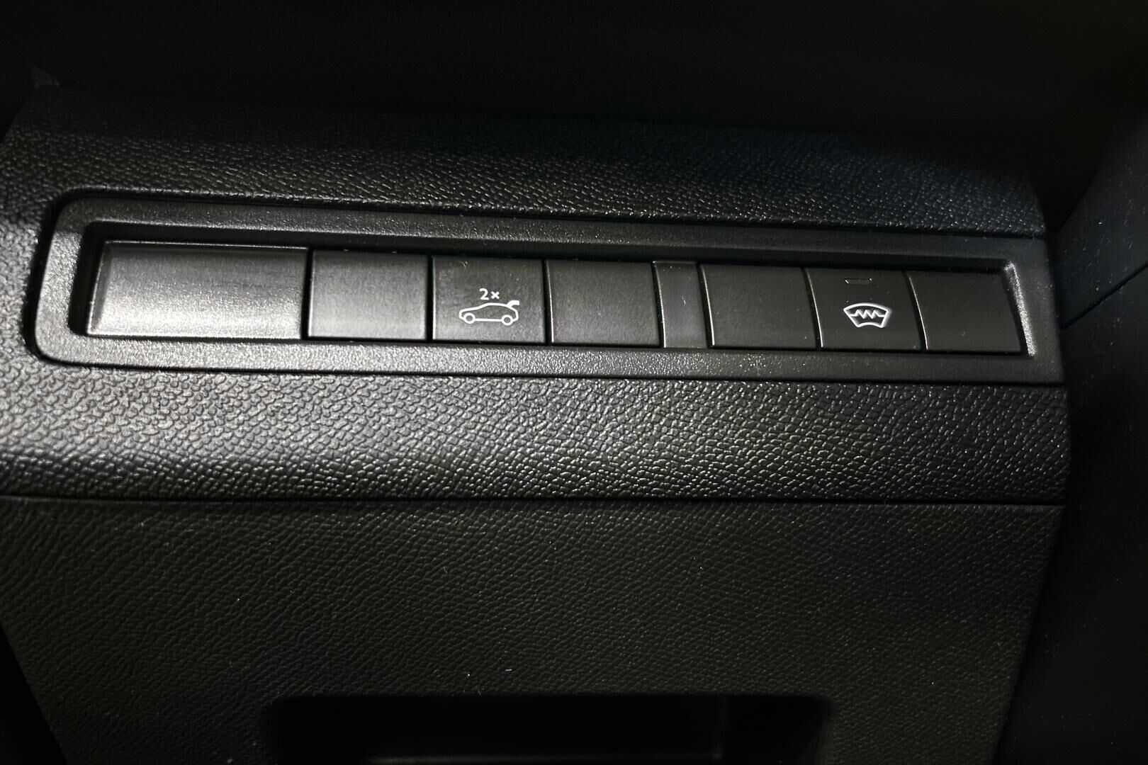 Peugeot 3008 iso kuva 21