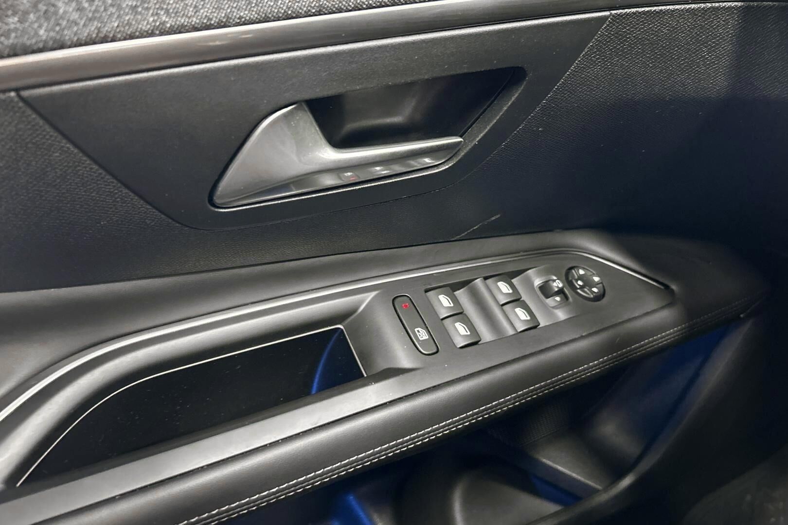 Peugeot 3008 iso kuva 22