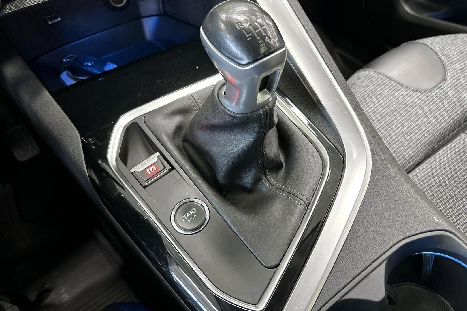 Peugeot 3008 iso kuva 28