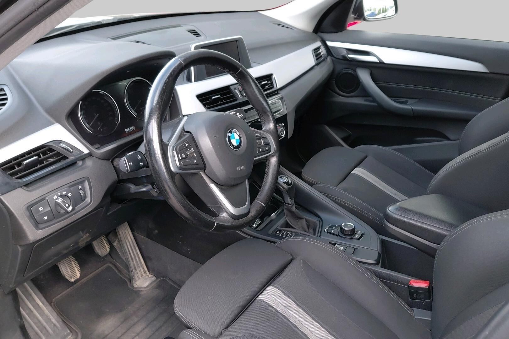 BMW X1 iso kuva 2