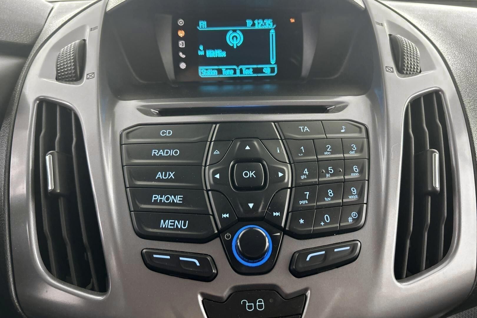Ford Transit Connect iso kuva 15