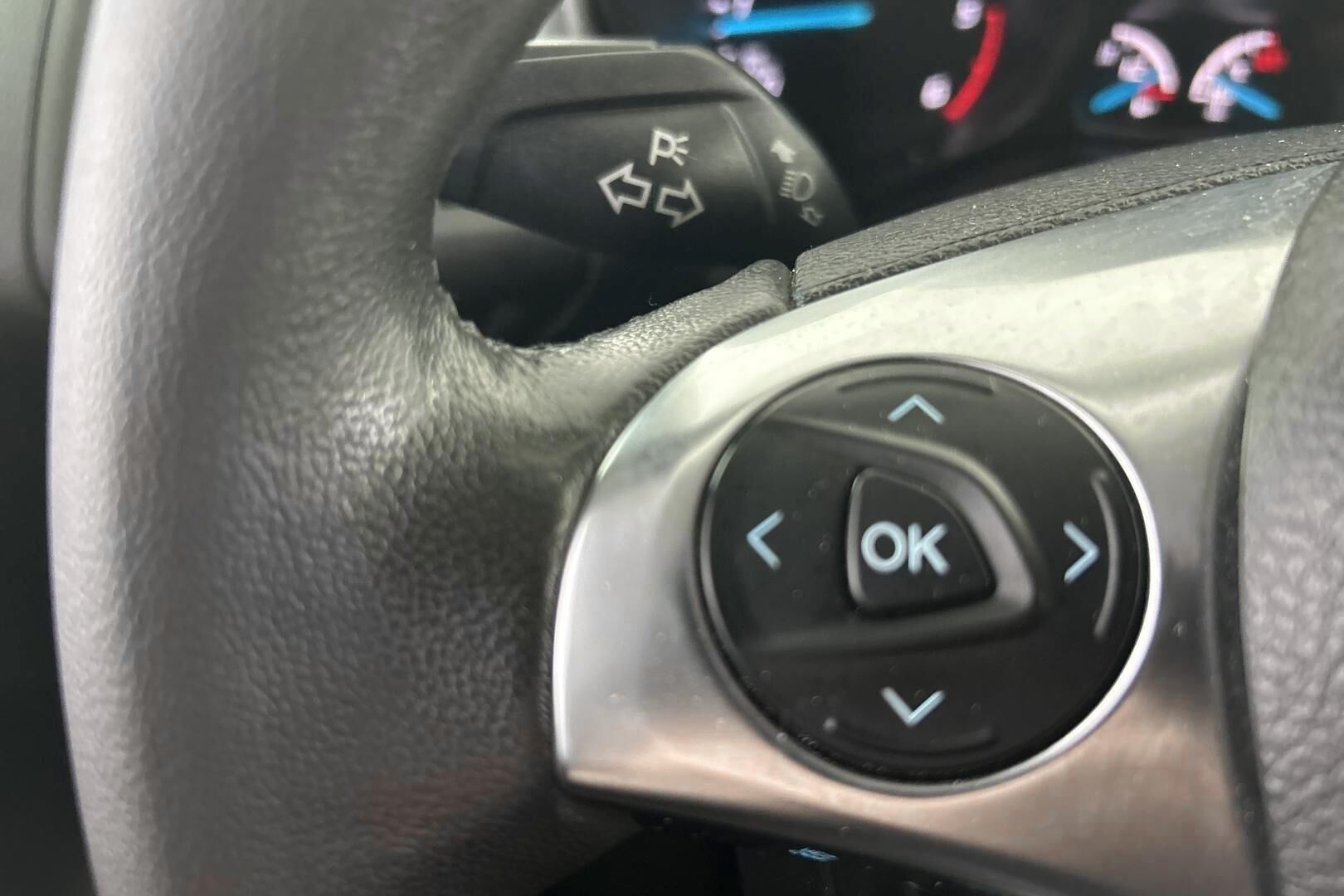 Ford Transit Connect iso kuva 19