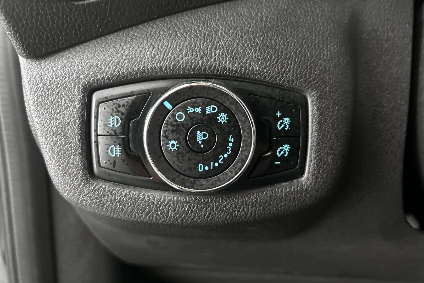 Ford Transit Connect iso kuva 22