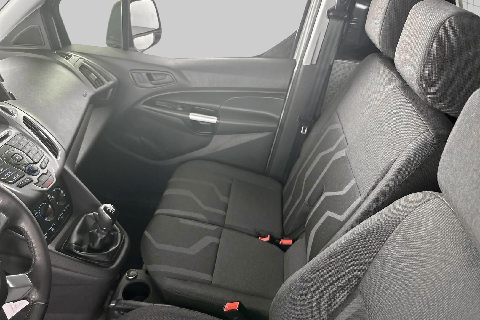Ford Transit Connect iso kuva 9