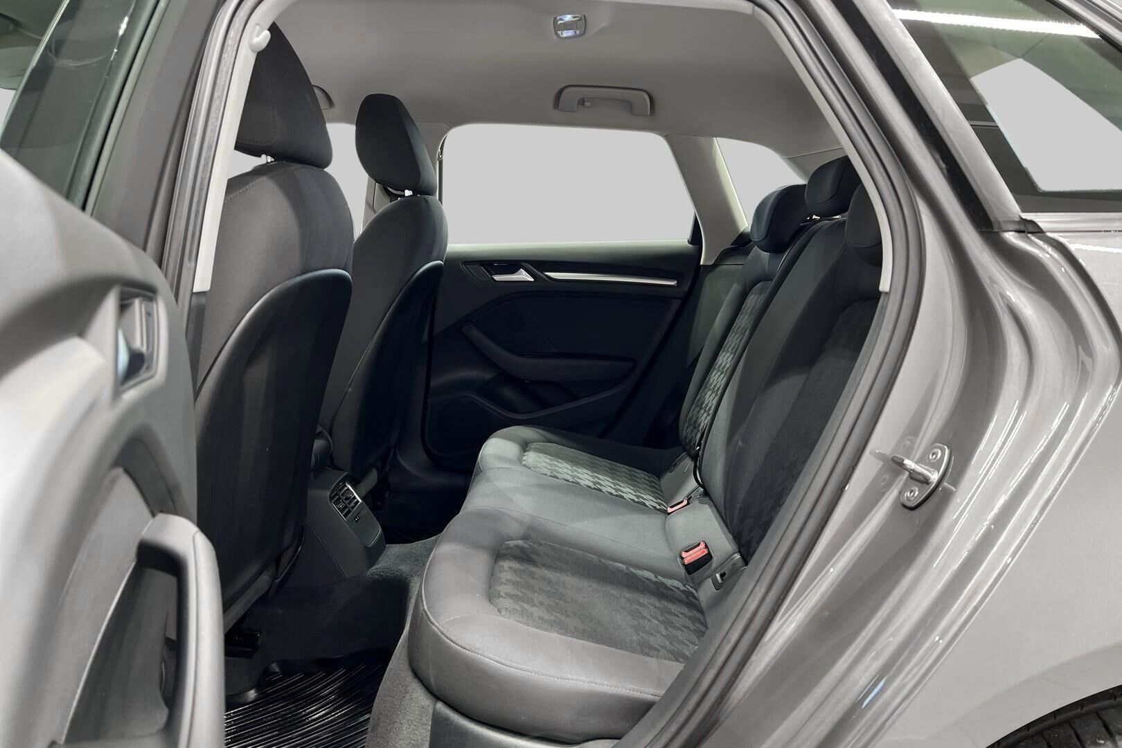 Audi A3 iso kuva 10