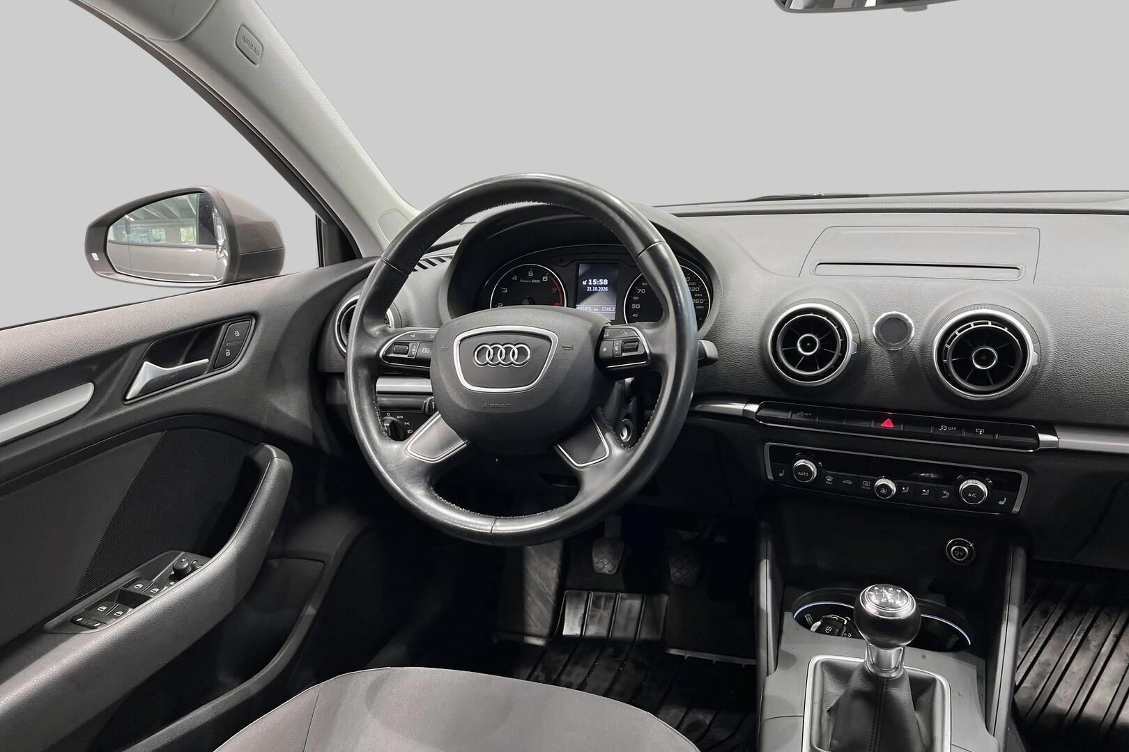Audi A3 iso kuva 14