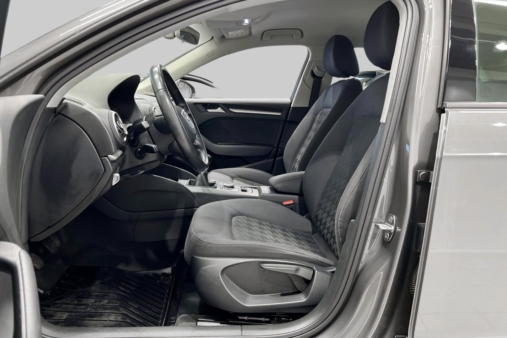 Audi A3 iso kuva 9