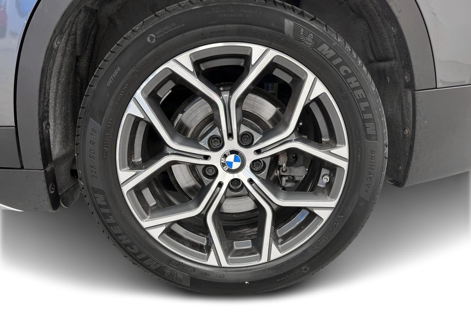 BMW X1 iso kuva 12