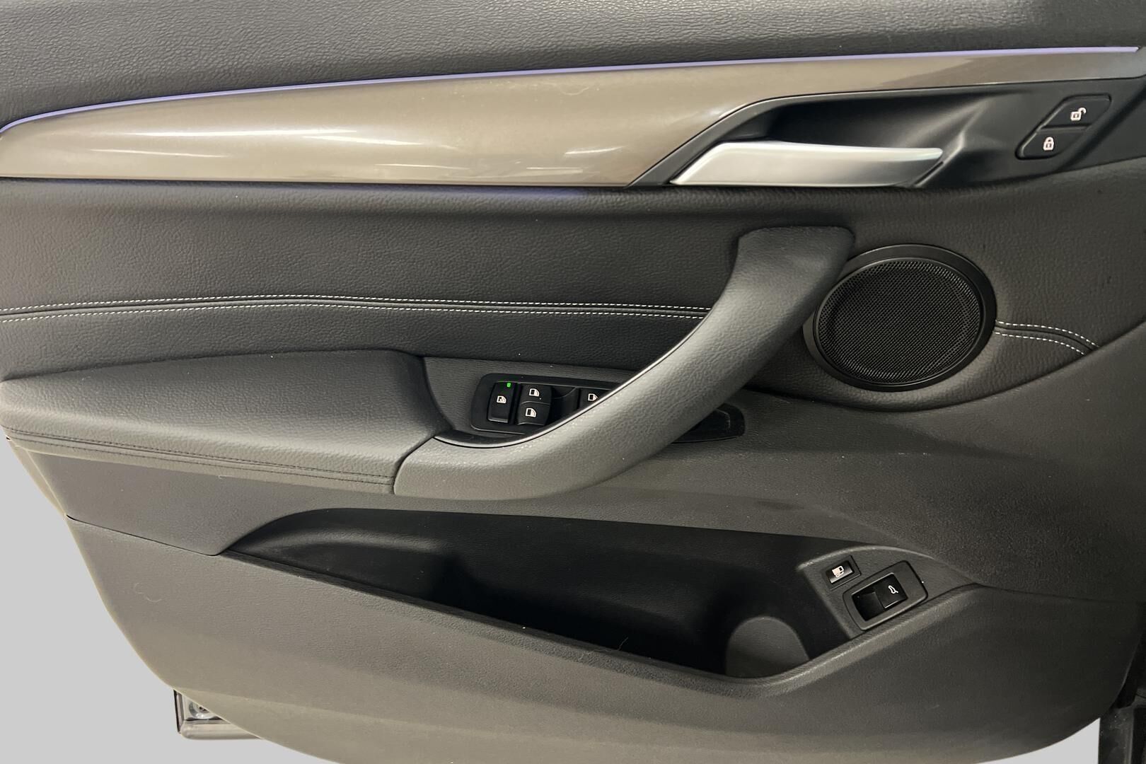 BMW X1 iso kuva 17