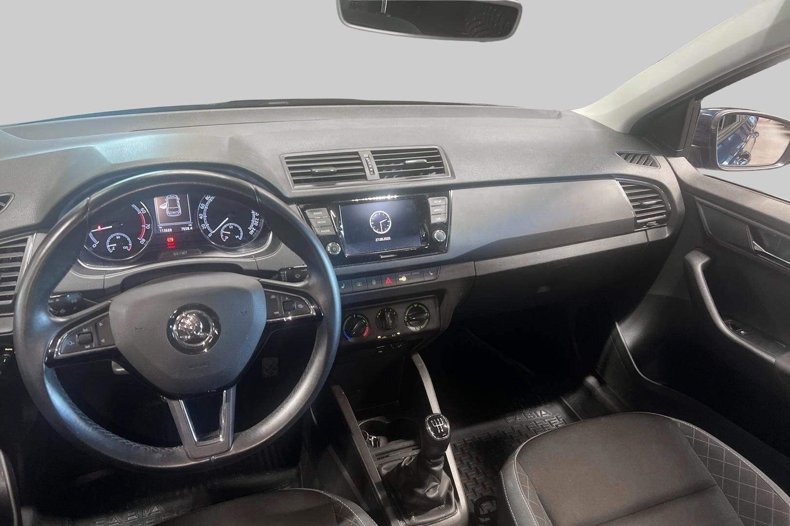 Skoda Fabia iso kuva 2