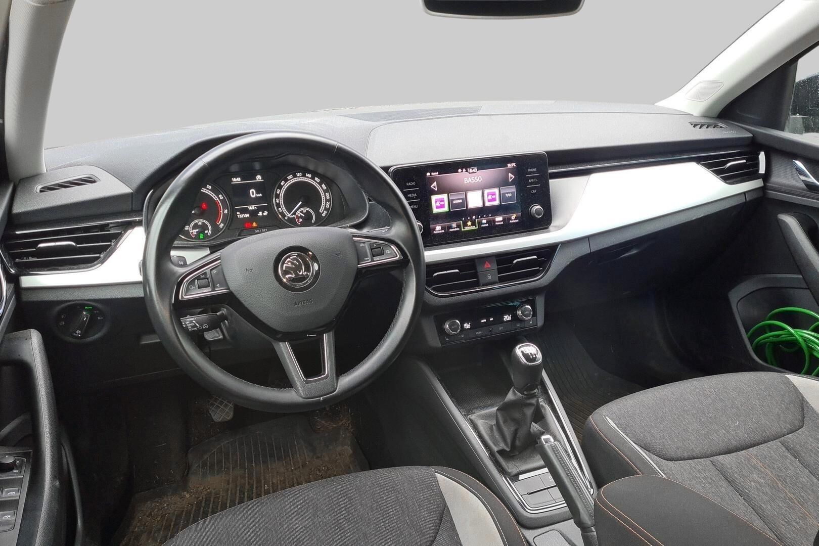 Skoda Scala iso kuva 2