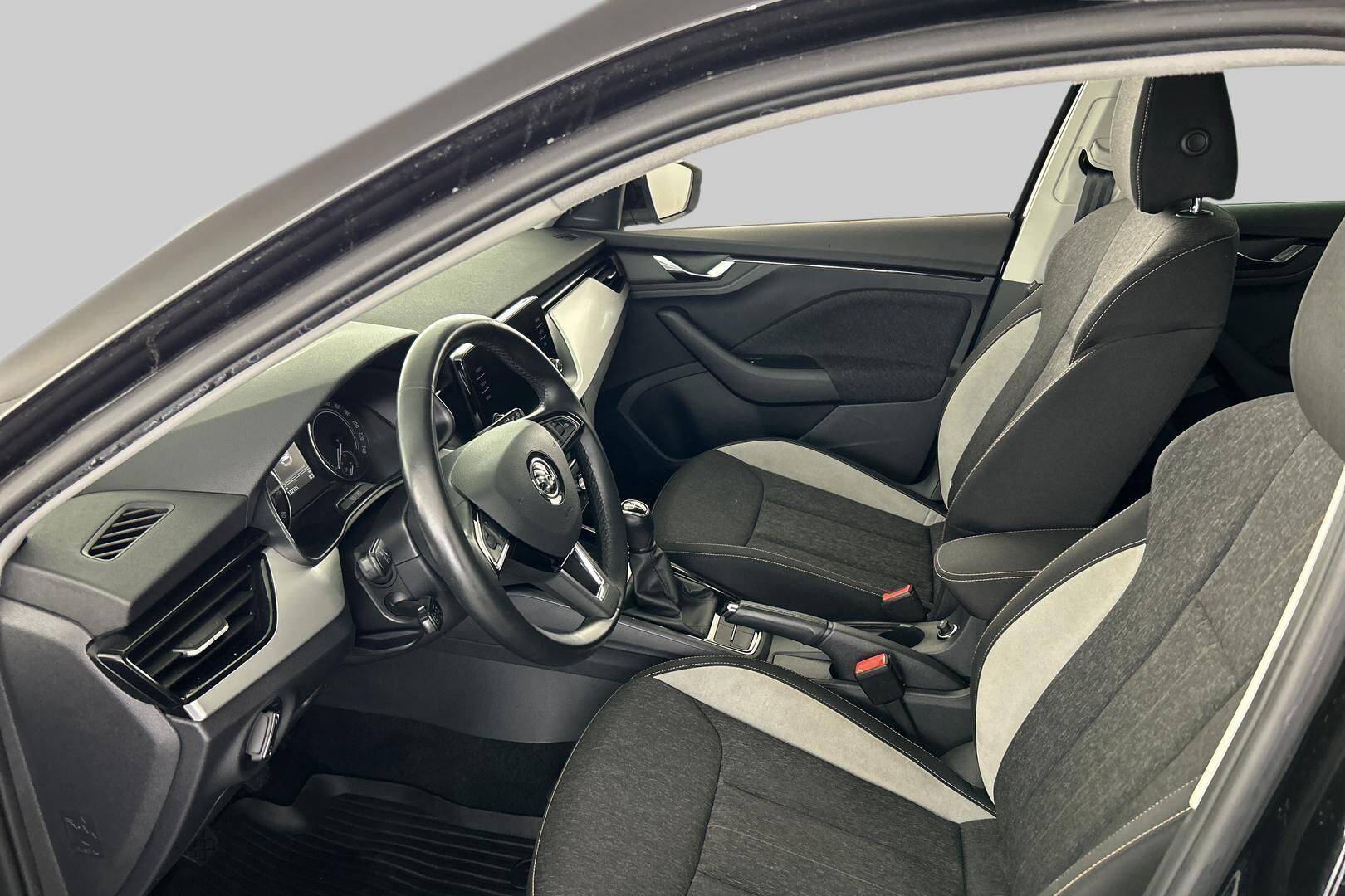 Skoda Scala iso kuva 8