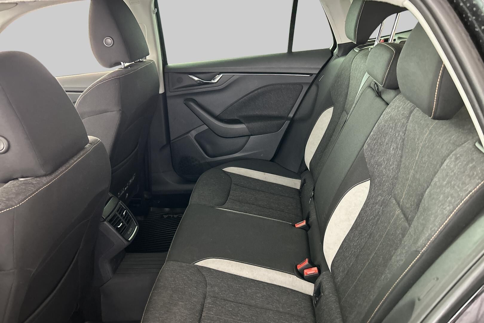 Skoda Scala iso kuva 9