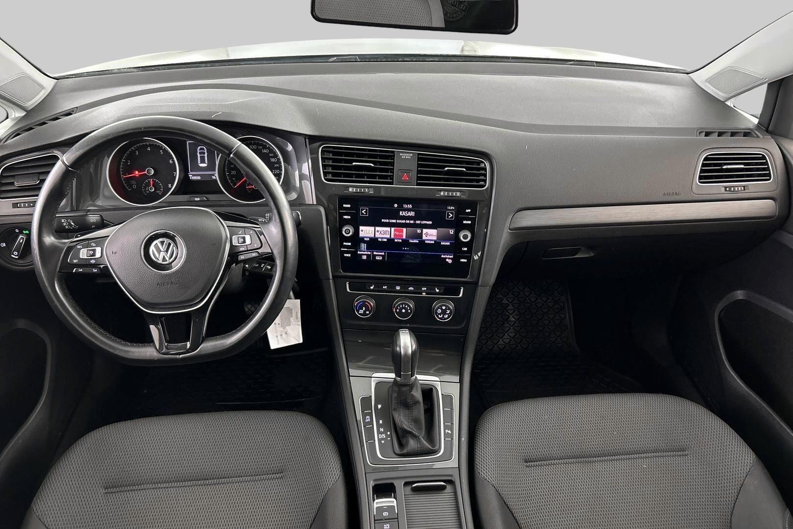 Volkswagen Golf iso kuva 1