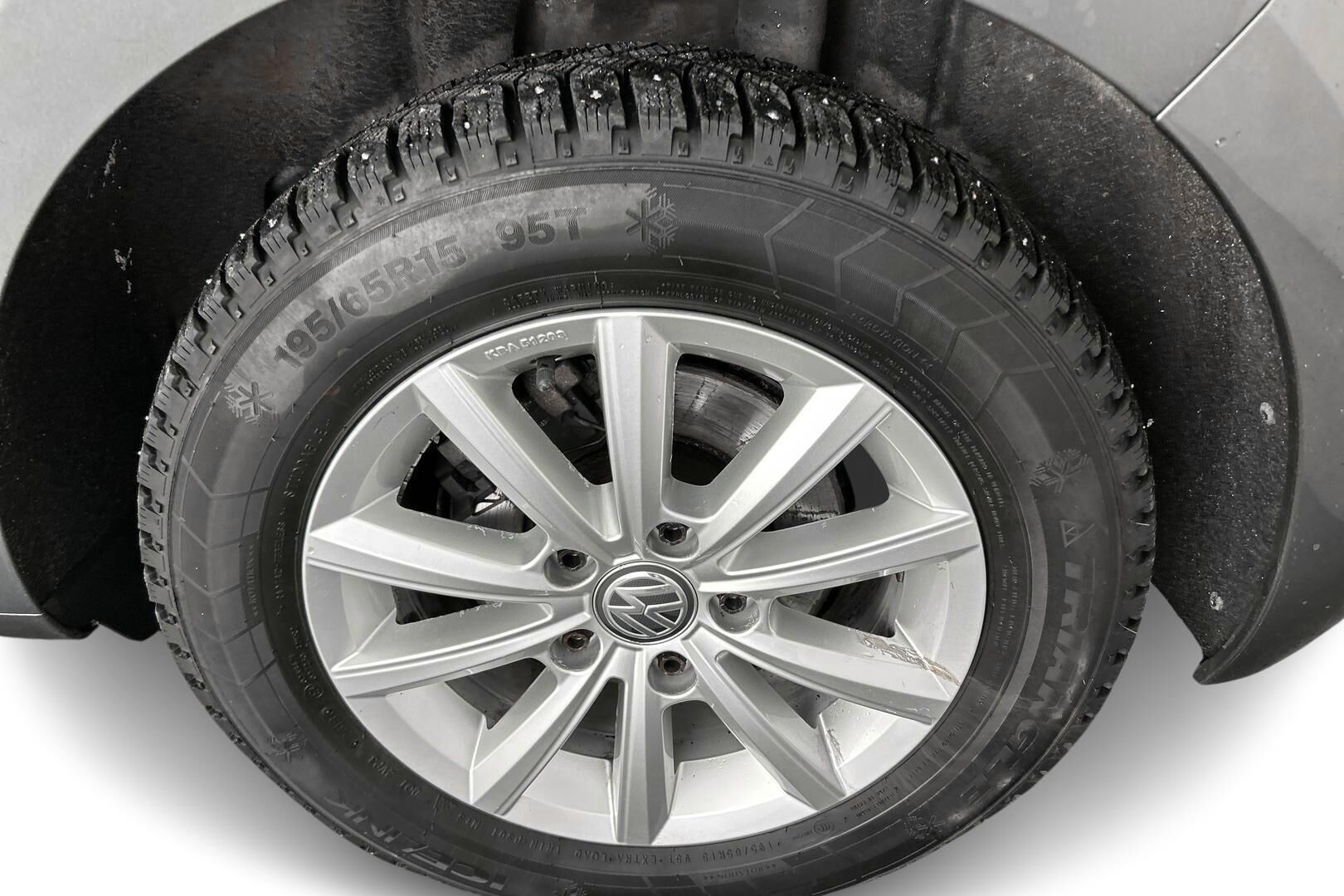 Volkswagen Golf iso kuva 16