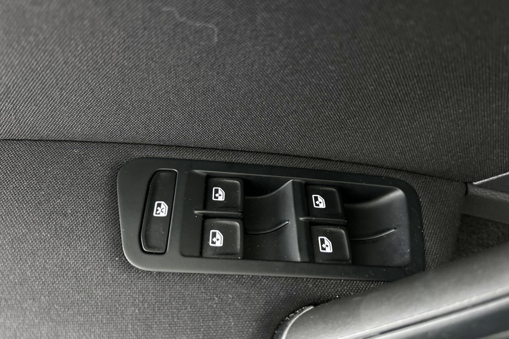 Volkswagen Golf iso kuva 17