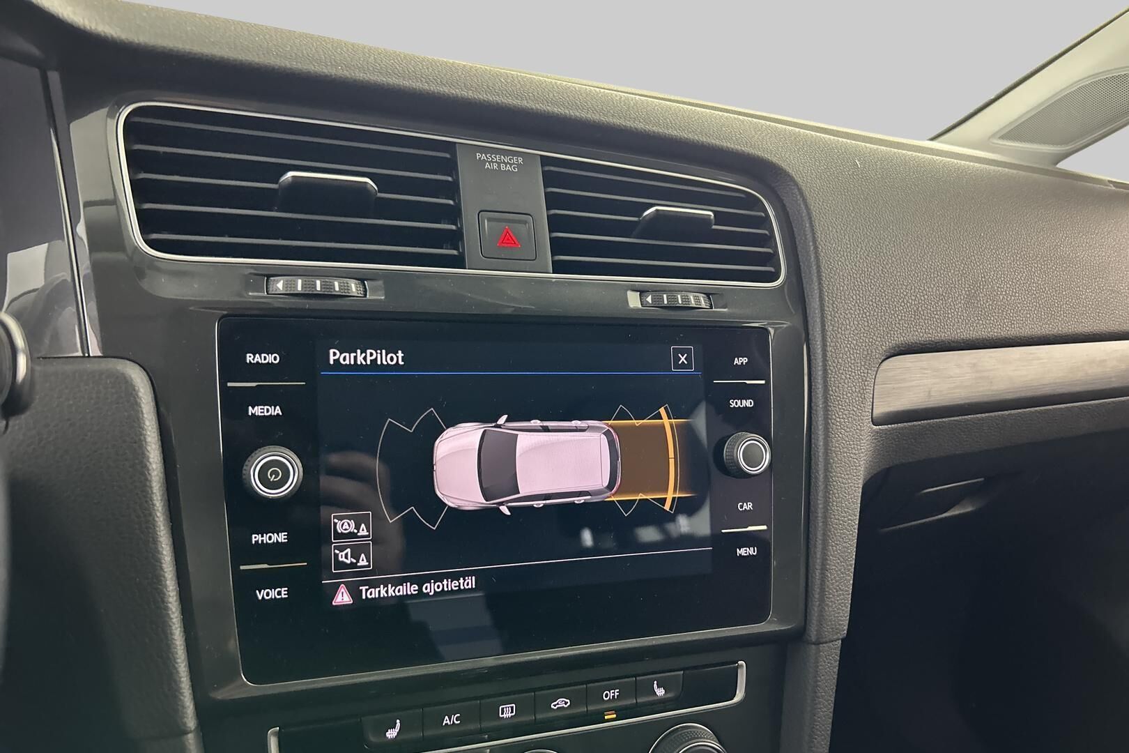 Volkswagen Golf iso kuva 2