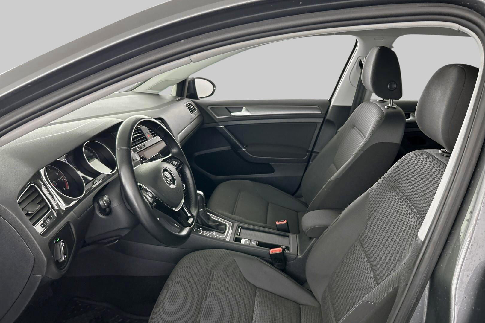 Volkswagen Golf iso kuva 13