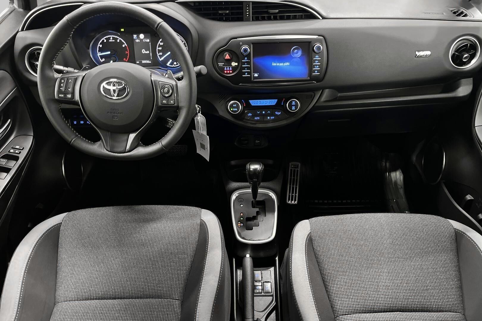 Toyota Yaris iso kuva 10