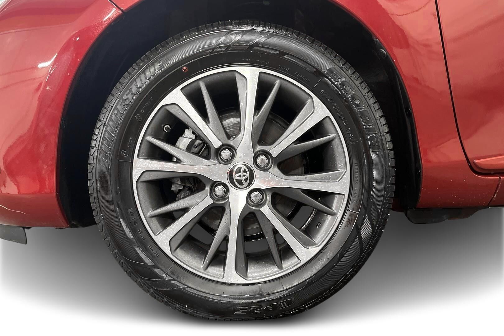 Toyota Yaris iso kuva 12