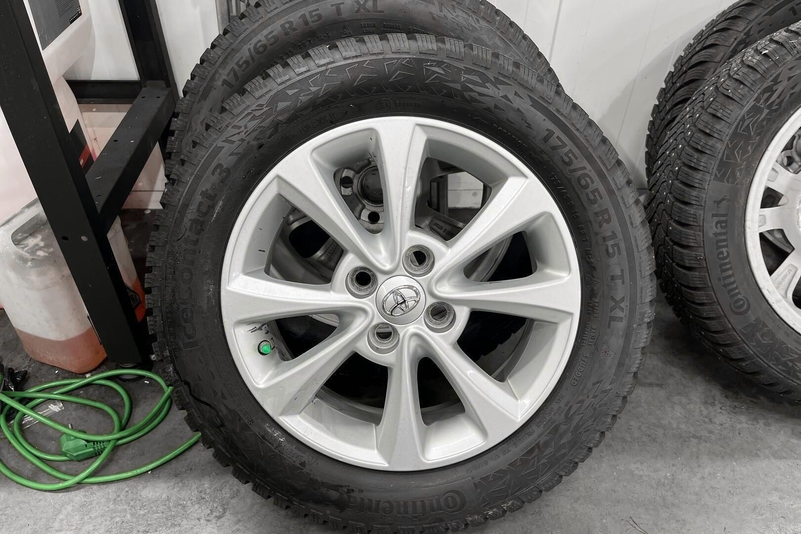 Toyota Yaris iso kuva 13