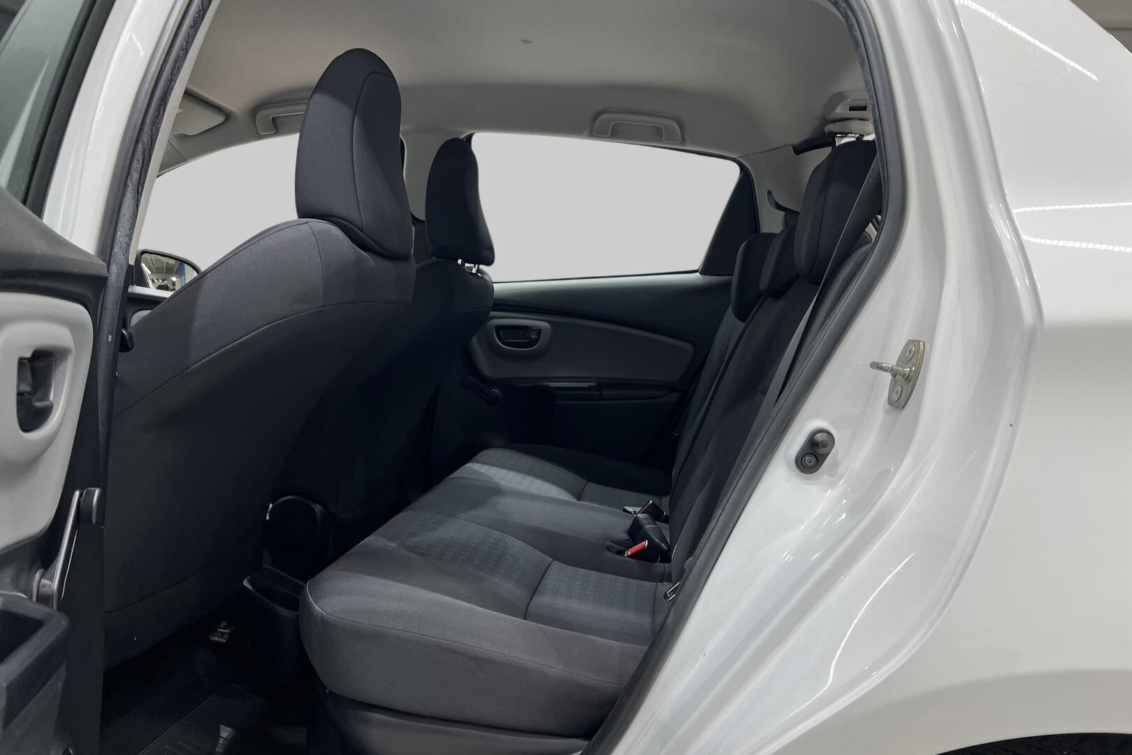 Toyota Yaris iso kuva 10