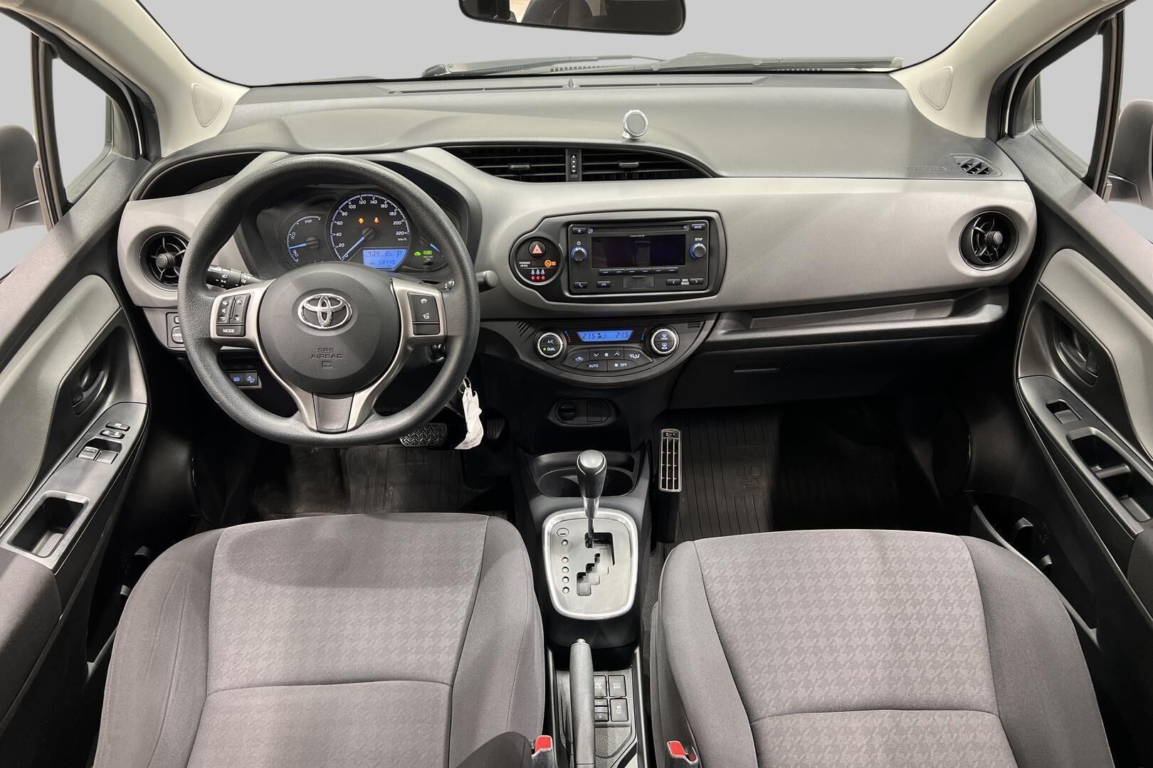 Toyota Yaris iso kuva 11