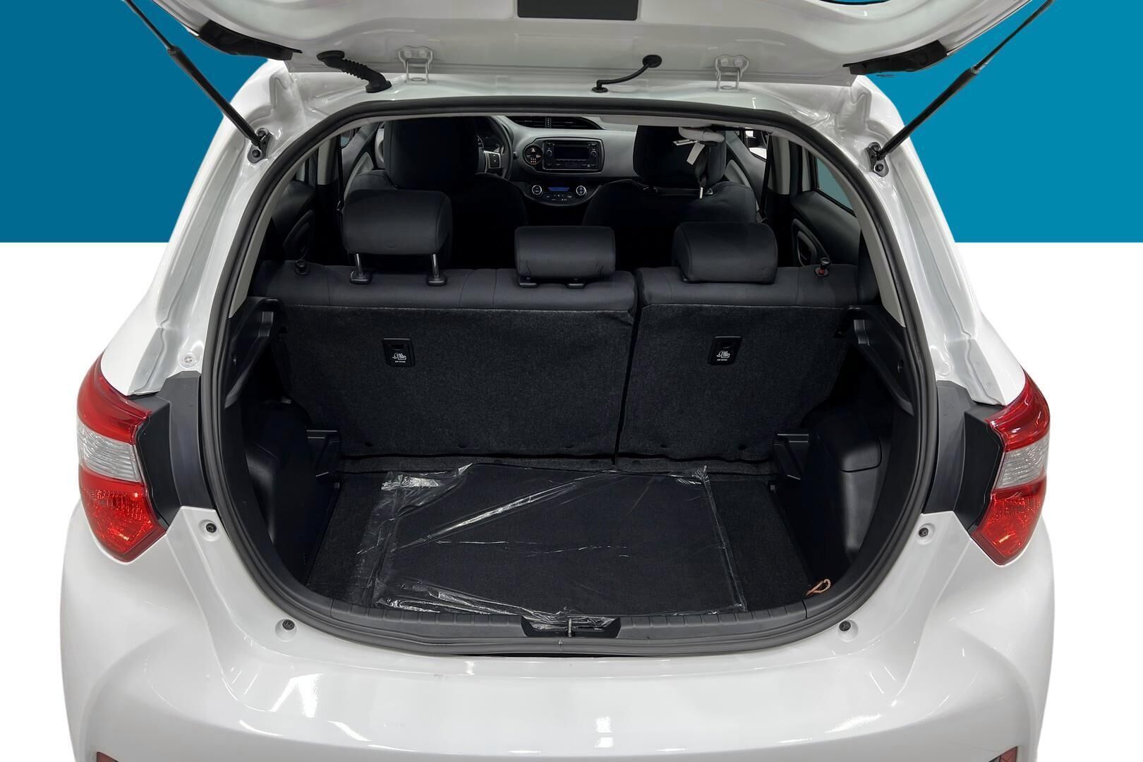 Toyota Yaris iso kuva 12