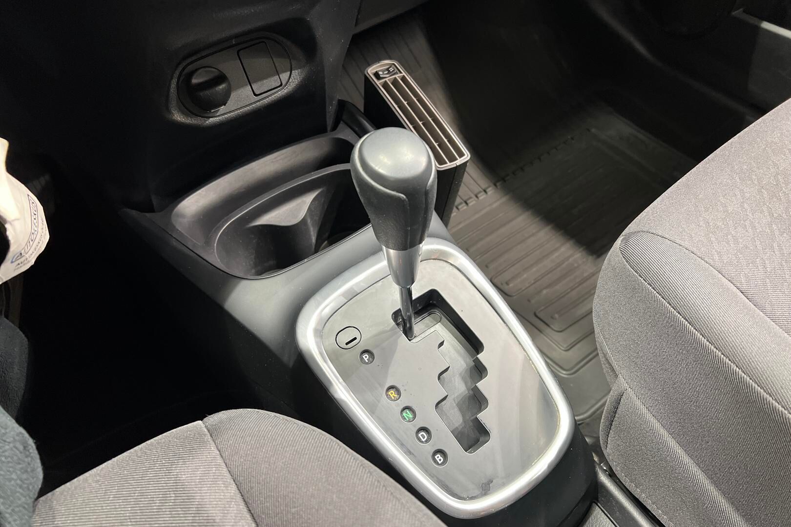 Toyota Yaris iso kuva 17