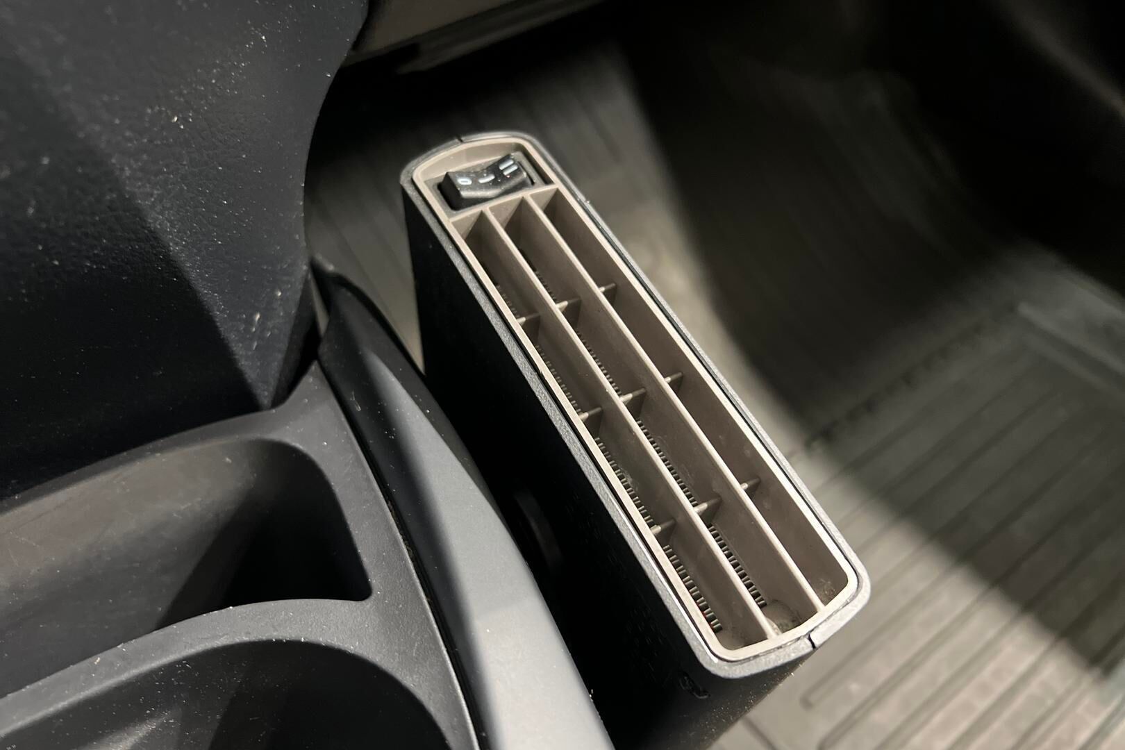 Toyota Yaris iso kuva 18