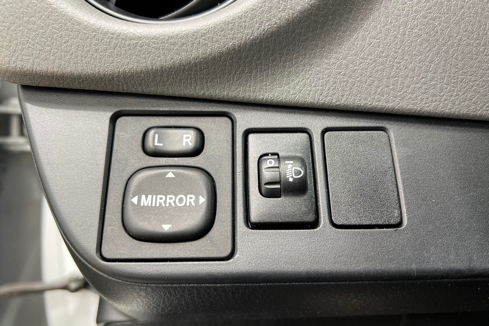 Toyota Yaris iso kuva 24