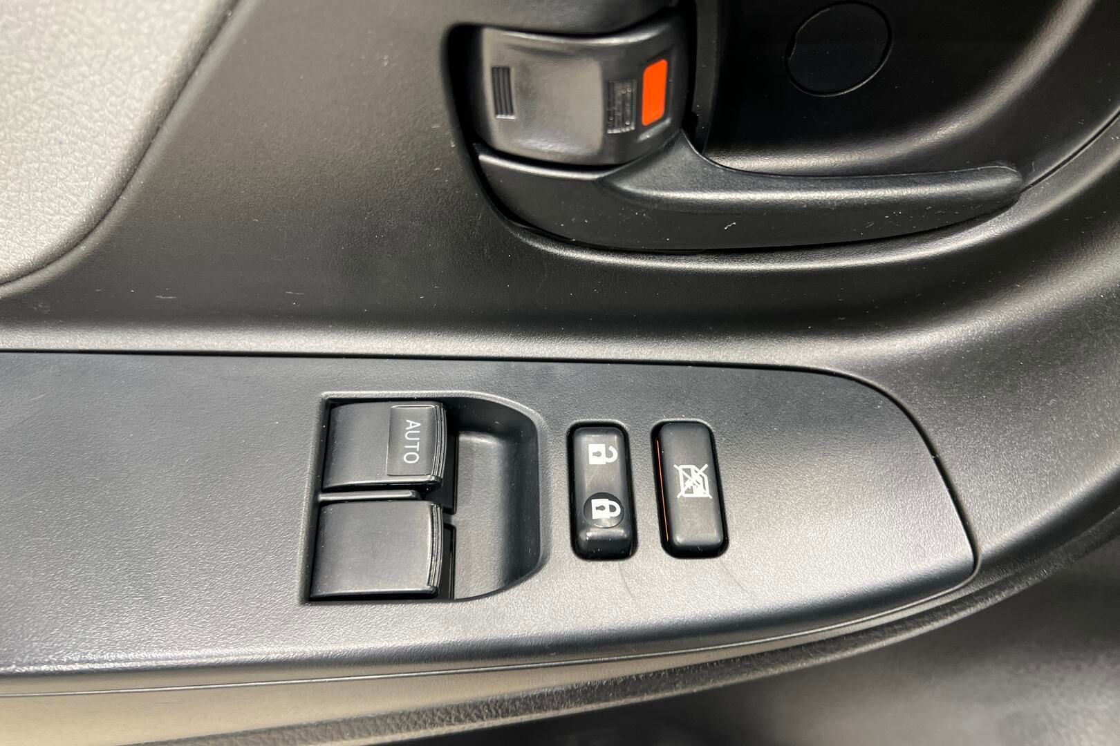 Toyota Yaris iso kuva 25