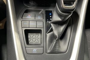 Toyota RAV4 esikatselu 17