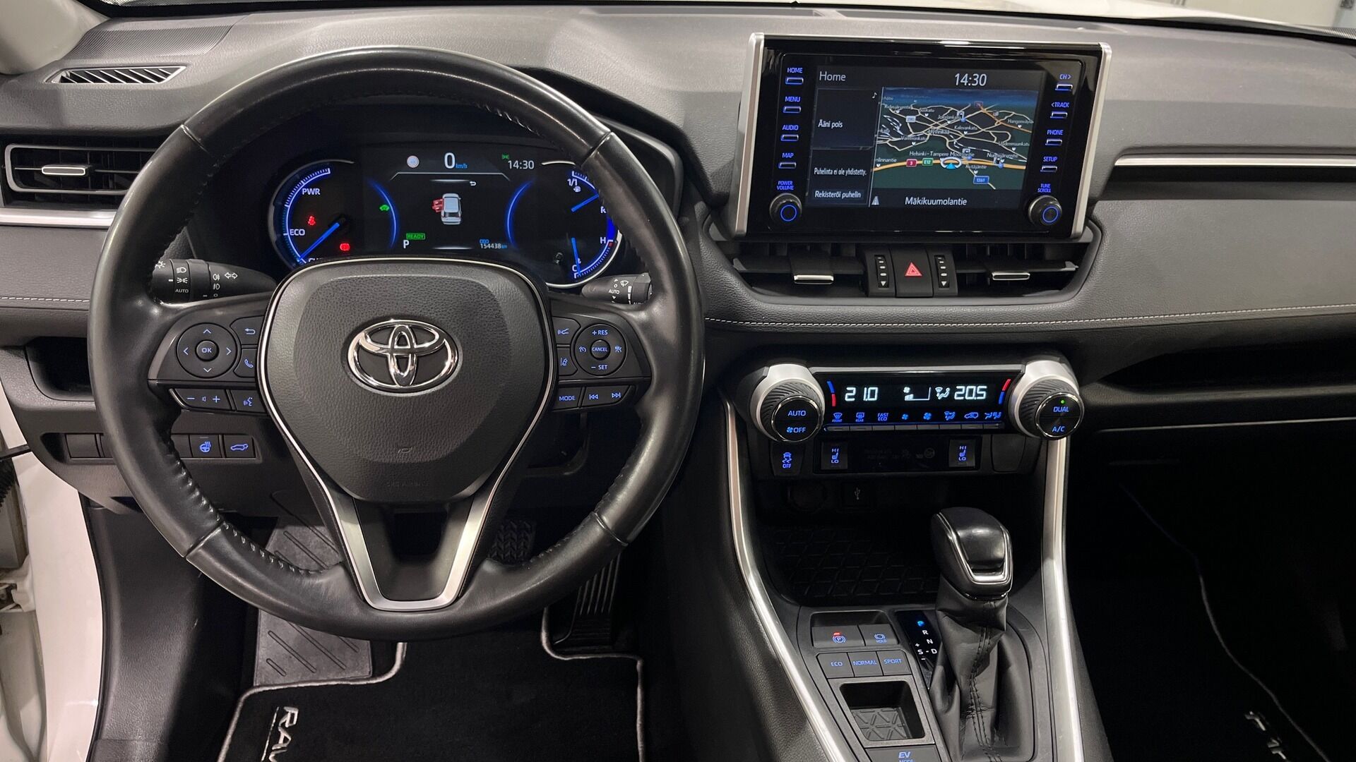 Toyota RAV4 iso kuva 10