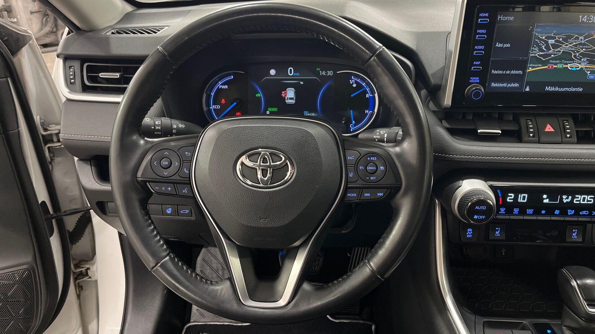 Toyota RAV4 iso kuva 11