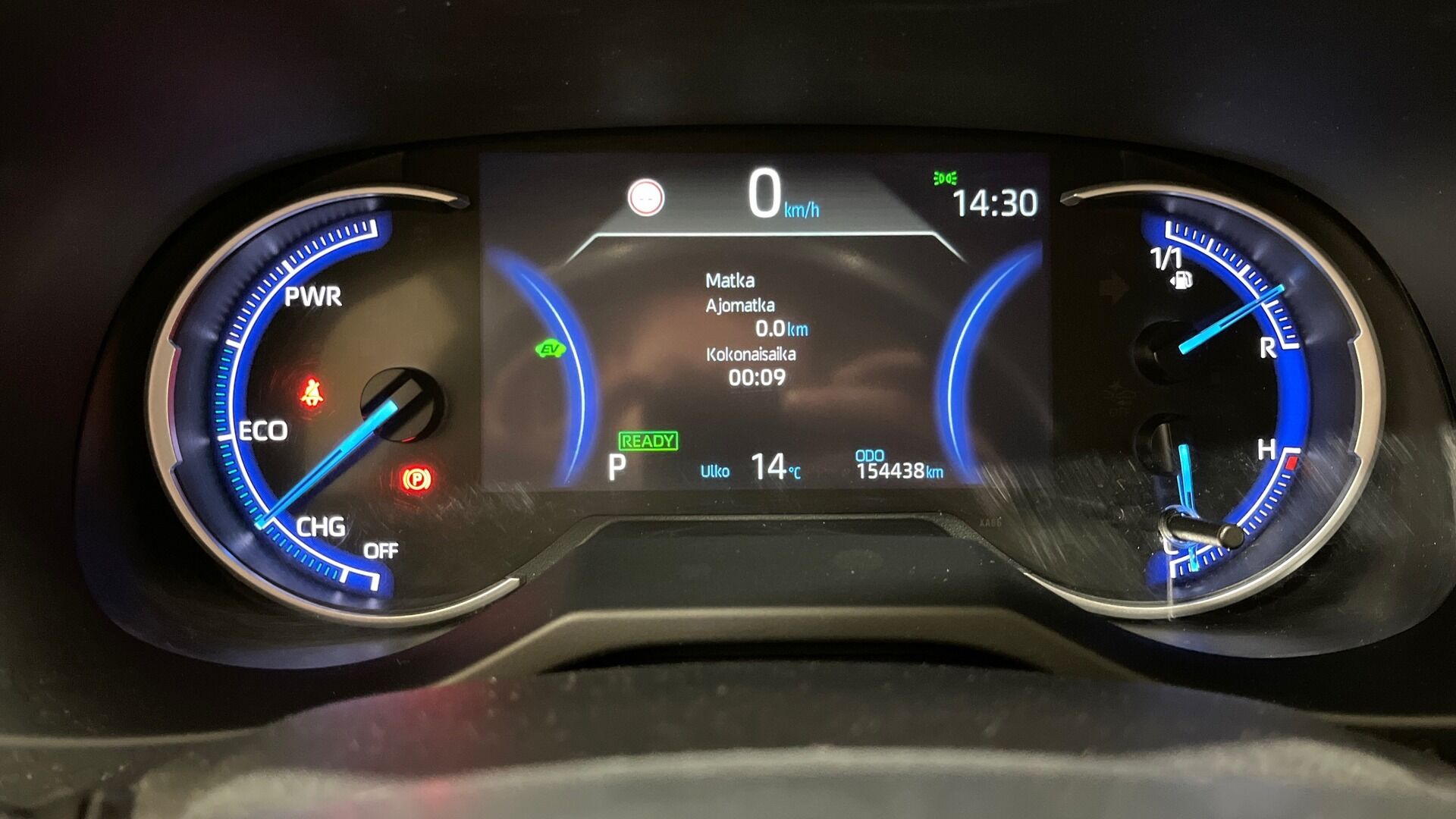 Toyota RAV4 iso kuva 12