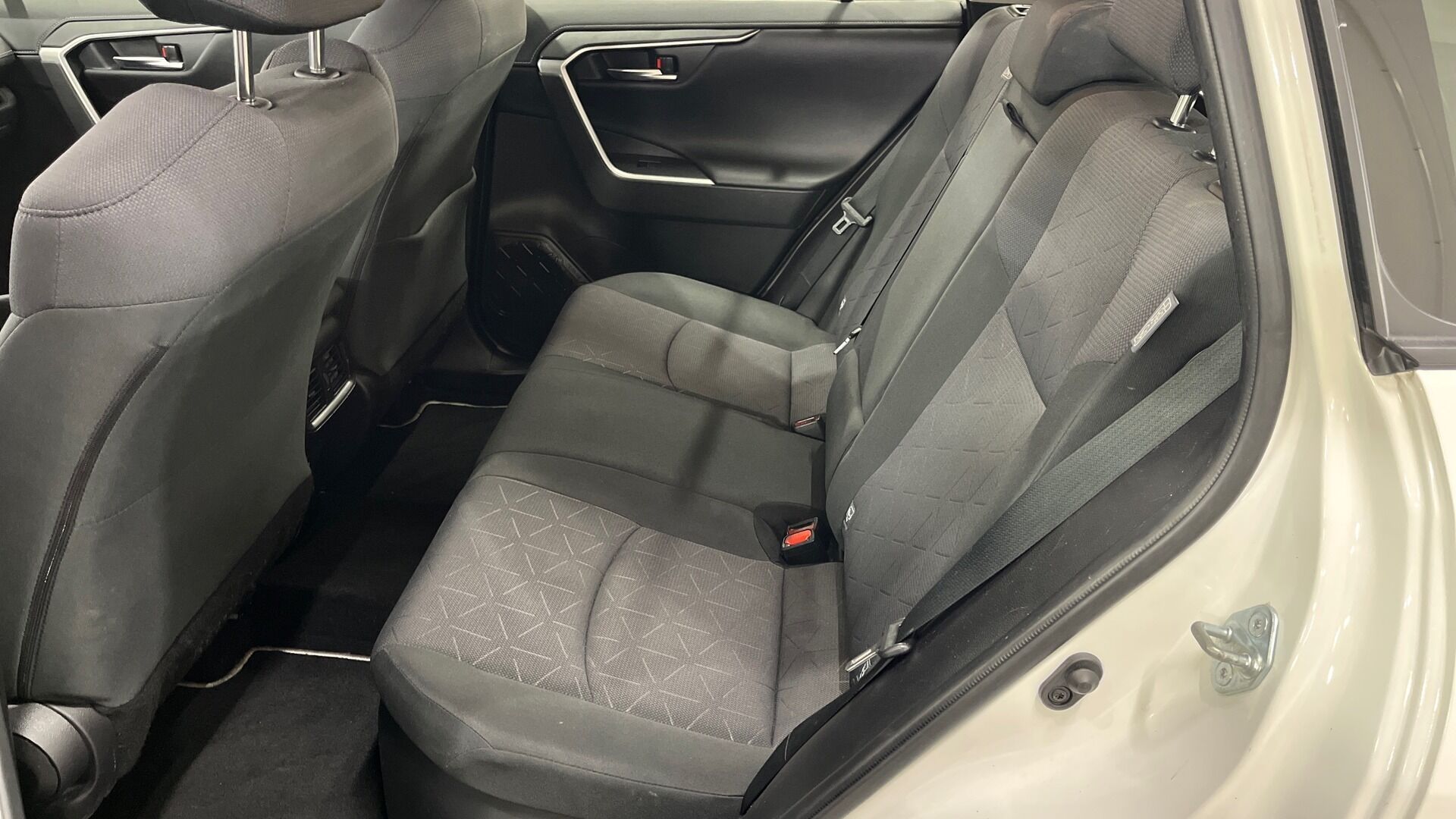 Toyota RAV4 iso kuva 8