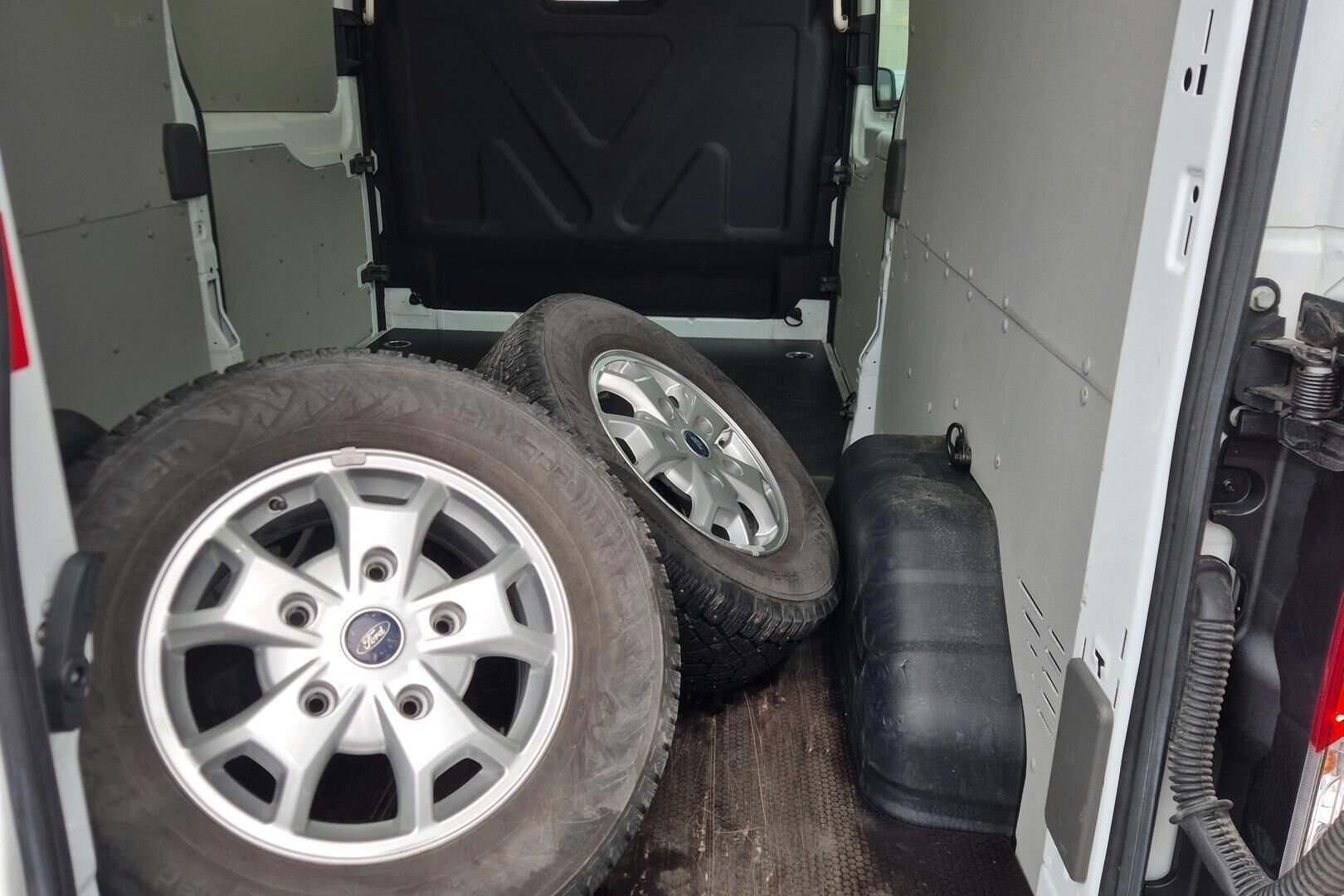 Ford Transit iso kuva 23